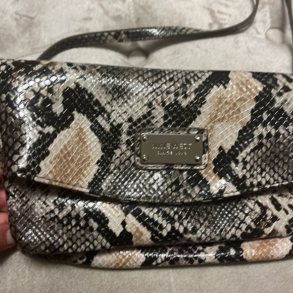 nine west snakeskin bag, convertible. Crossbody strap, and wristlet strap. - Picture 4 of 14